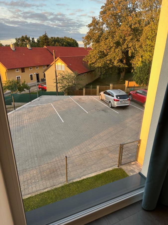 Byt Apartman 74M2 Vyhled Klid Priroda Прага Экстерьер фото