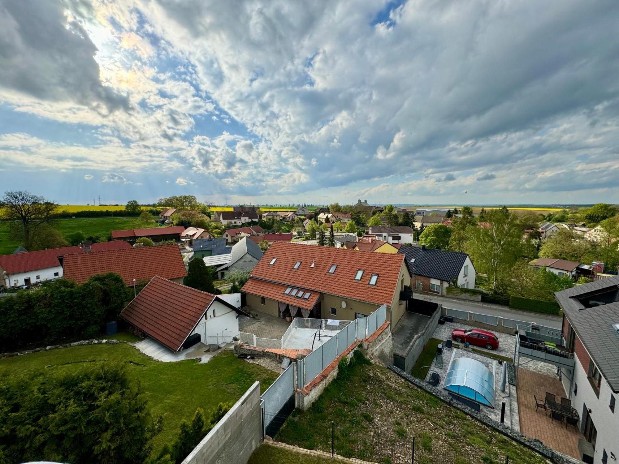 Byt Apartman 74M2 Vyhled Klid Priroda Прага Экстерьер фото